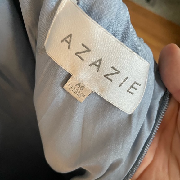 Azazie Leslie - Picture 5 of 7